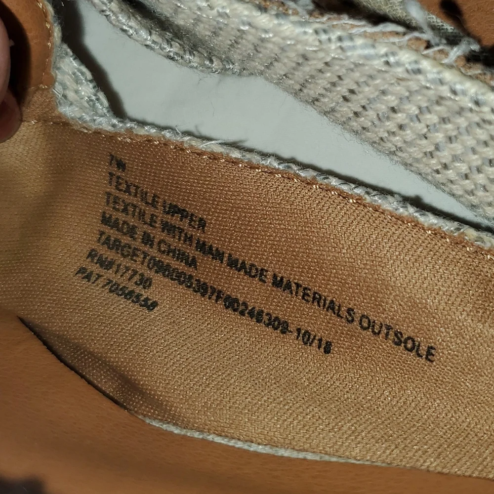 Universal Thread slip on shoes